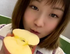 平安夜卖苹果小姐姐,平安夜苹果小姐姐的甜蜜邂逅