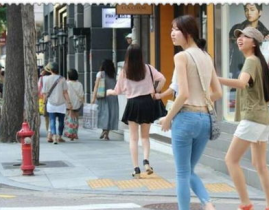 韩国美女被夹内裤,尴尬瞬间引发热议
