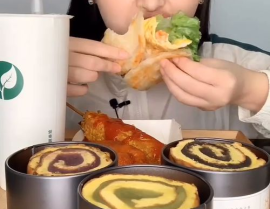 可爱小姐姐吃蛋糕卷图片,可爱小姐姐品尝美味蛋糕卷